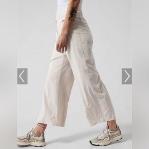 ATHLETA Avenue Wide Leg Crop Pant Sz 6 Abalone Beige Lightweight Drawstring